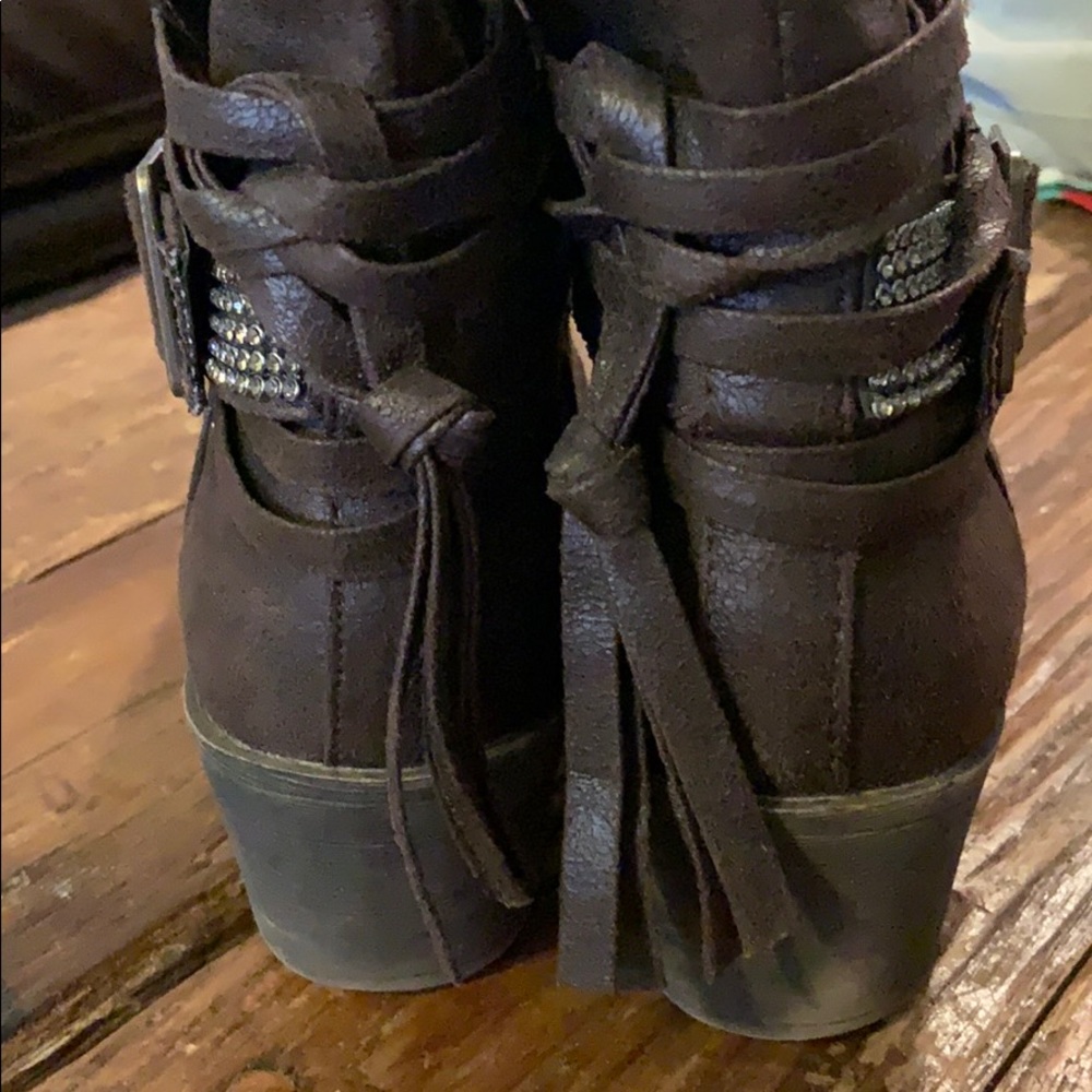 Boots - Picture 3 of 4